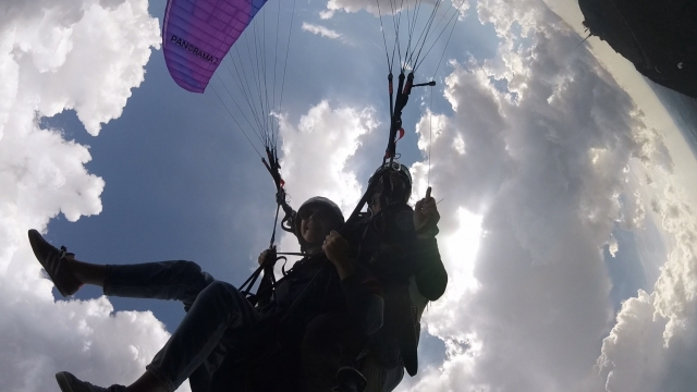  Paragliding flight 