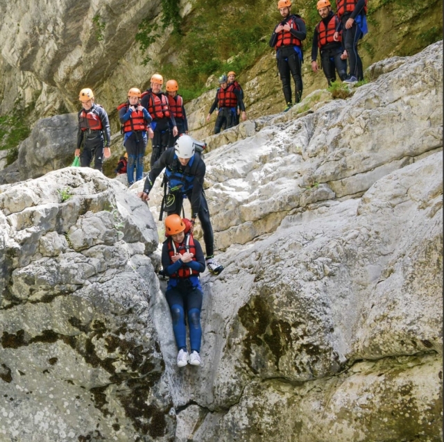  Face the limestone cliffs of the Verdon gorges 