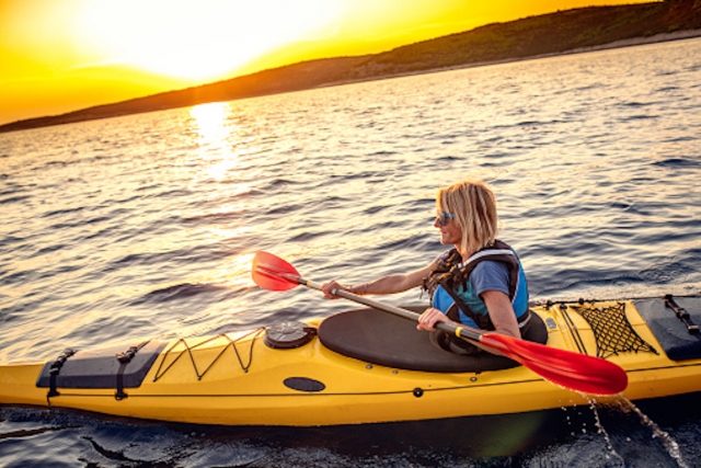 Kayak au crépuscule