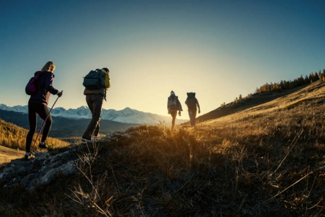  Trekking getaway in the coves 