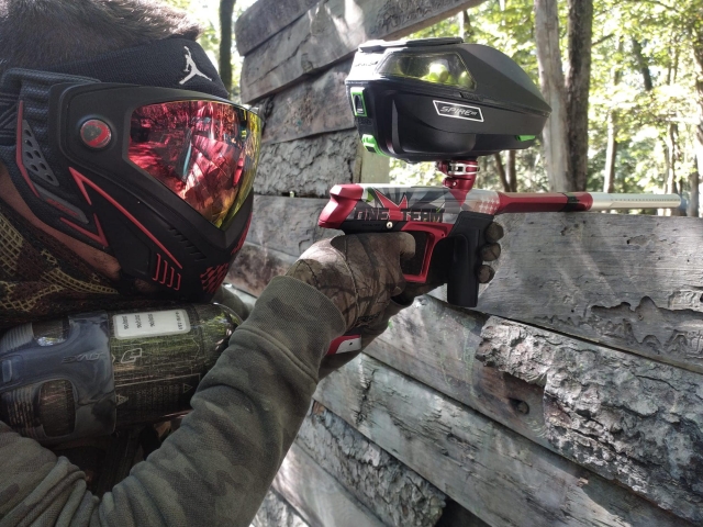  Divirta -se com amigos durante um jogo de paintball