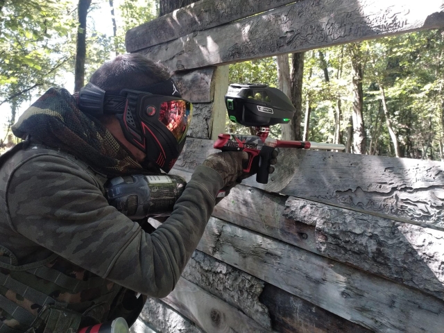 Dê um prazer em uma parte do Paintball para Annecy 