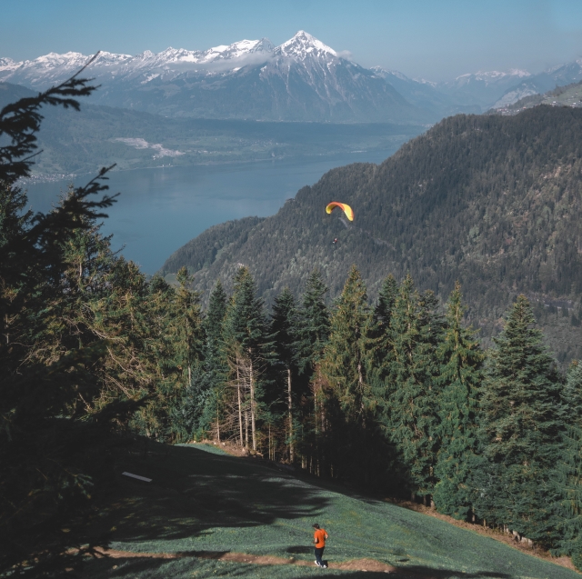  Volo in parapendio in montagna