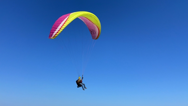  Paragliding 