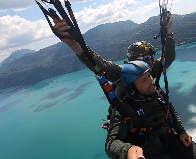  Descoberta dos lagos de Savoy, voando sobre paragliding -99-