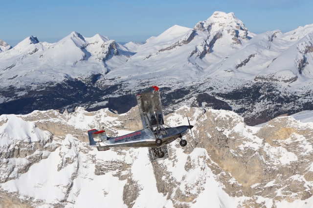  Flight accompanied by an expert pilot 