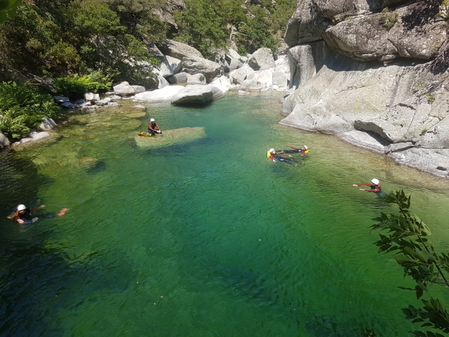  Smaragdgrünes Wasser