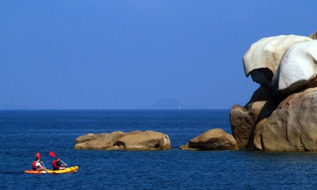 Sea kayaking 