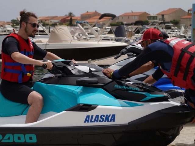  Alquilar una moto de agua en Canet 