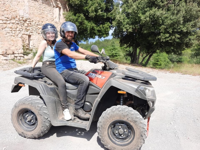  Salida para un paseo en quad 