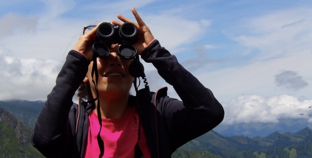  Binoculars 