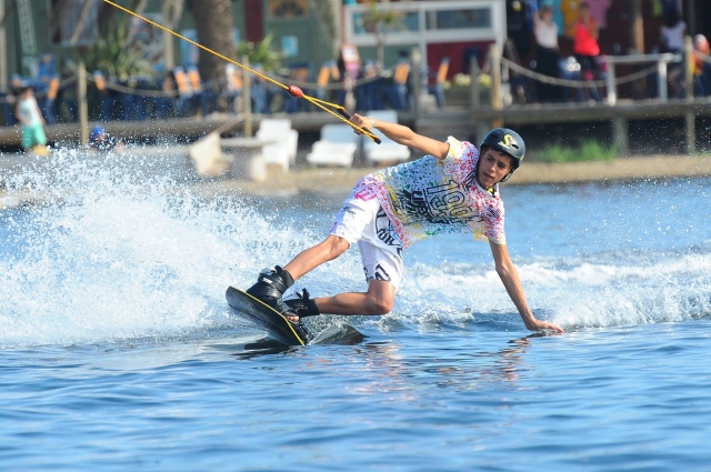  Wakeboarding at the Leucate pond 