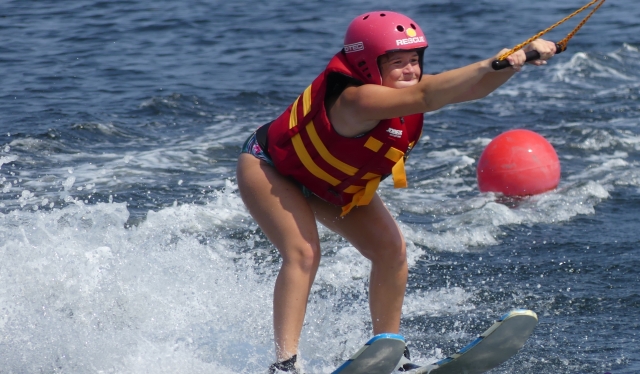  Forza e determinazione durante la sessione di sci nautico