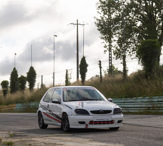 驾驶 Saxo 