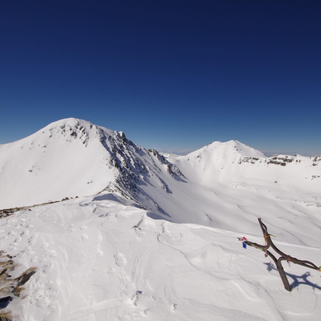  萨瓦山峰 