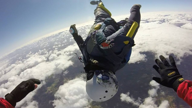  Free fall assisted by an instructor 