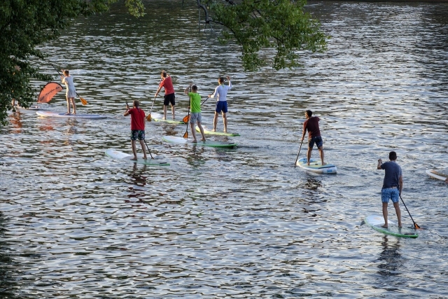  Stand Up Paddle in a group 