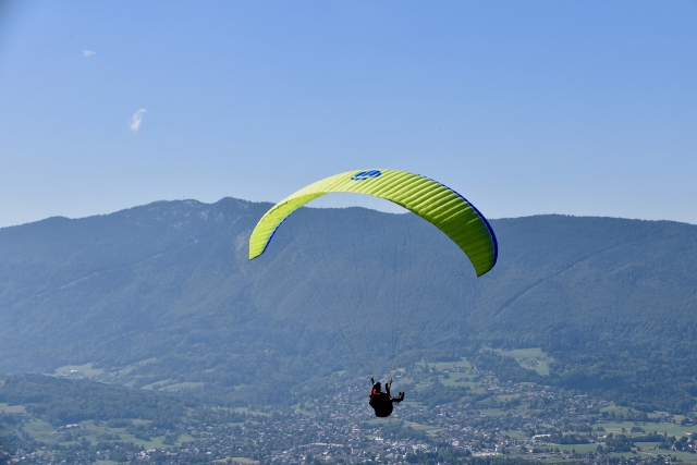  Paragliding flight 