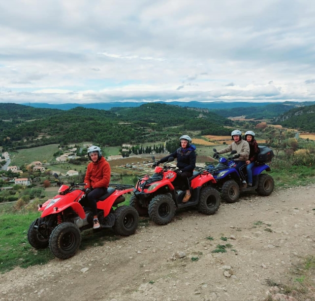  Quad a due posti per pilota e passeggero 