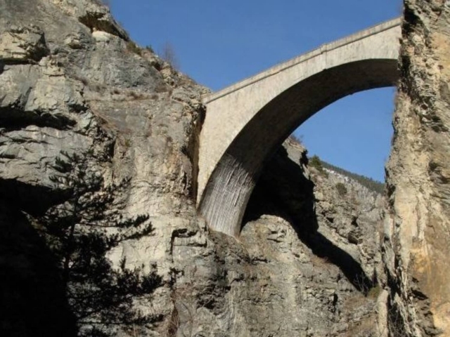  Seitenansicht der Brücke 