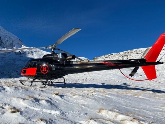  Unser Hubschrauber über Saint Girons im Winter 