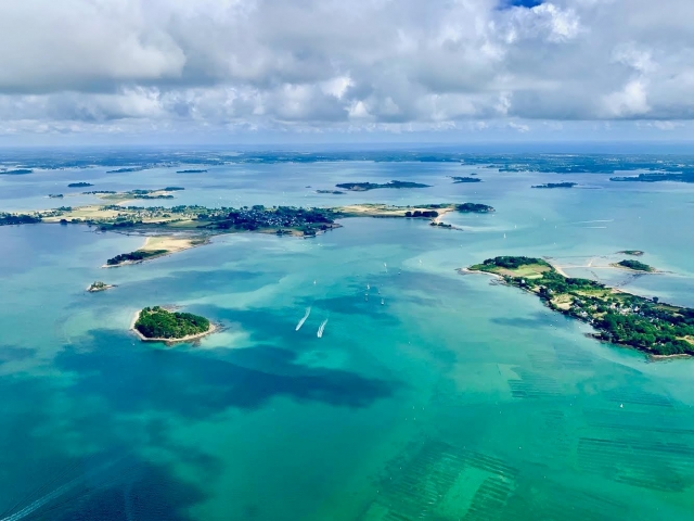 Vue sur les îles Glénan depuis l'hélicoptère