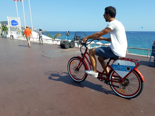  电动自行车郊游 