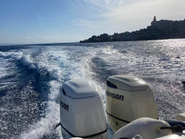 La balade en bateau commence
