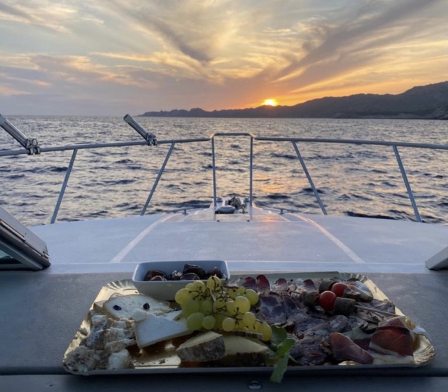  Promenade de barco ao anoitecer 