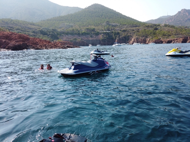 Badepause während der Jetski-Fahrt 