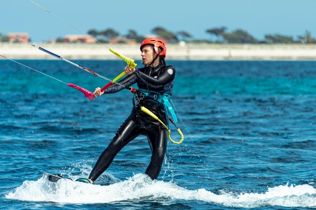  Attrezzatura da kitesurf fornita