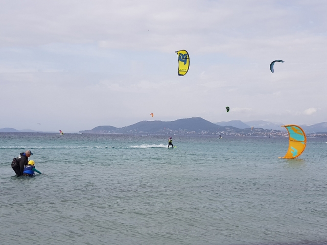  Discovery of the Var coastline aboard a kitesurf board
