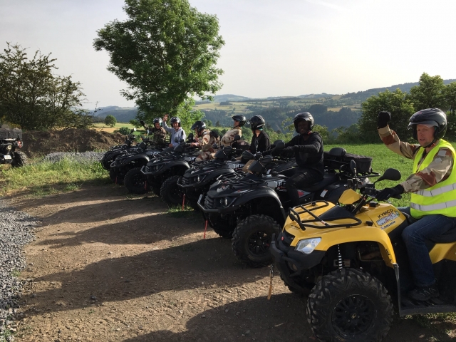  Paseo en quad con amigos 
