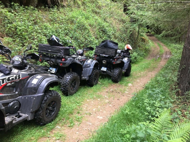 Parcheggiare i quad per una pausa 