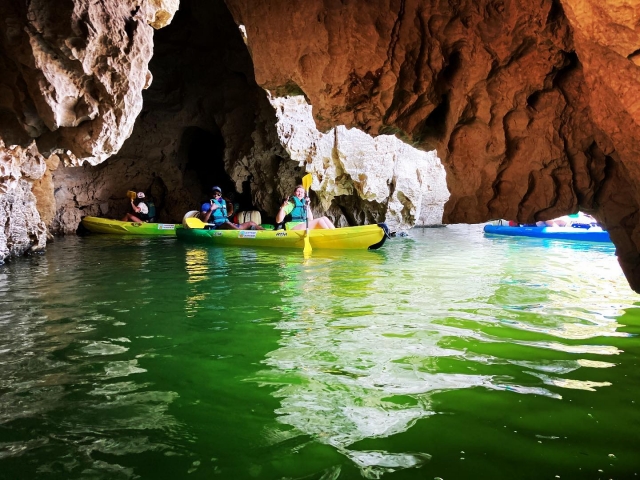  Exploración de las gargantas del Ardèche en canoa