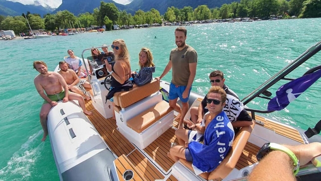 Momentos de relajación con amigos en el lago de Annecy