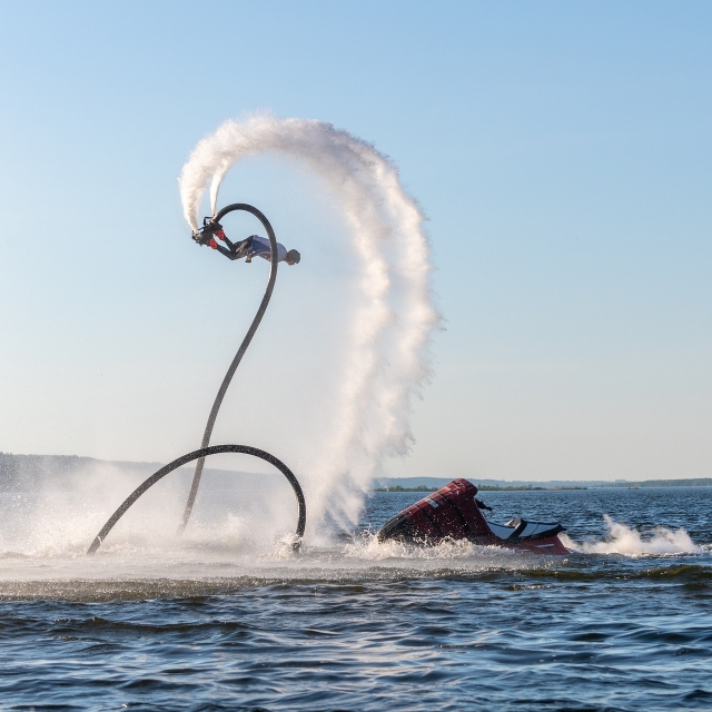  Acrobazie con il flyboard 
