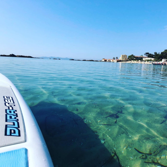 Les eaux magnifiques de la plage de Saint Clair