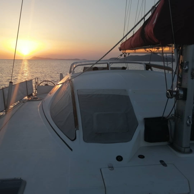  Katamaranfahrt in der Abenddämmerung 