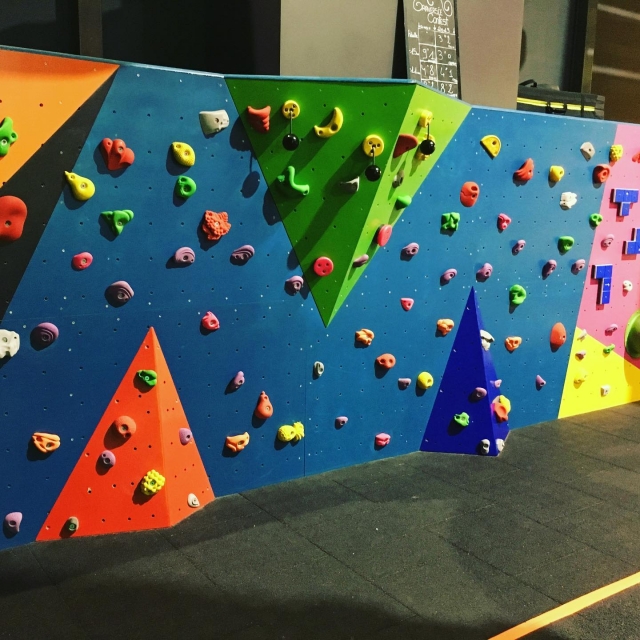  Arrampicata in parete a Montpellier per il compleanno