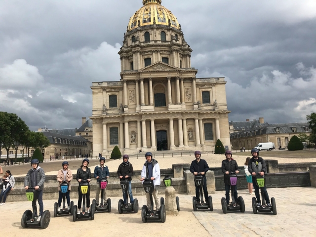  Grupo de Visitantes em Segway