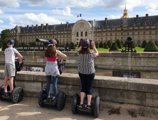  Admiração da Escola Militar em Segway 