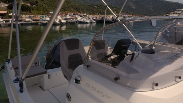  Entdecken Sie Korsika mit dem Boot 
