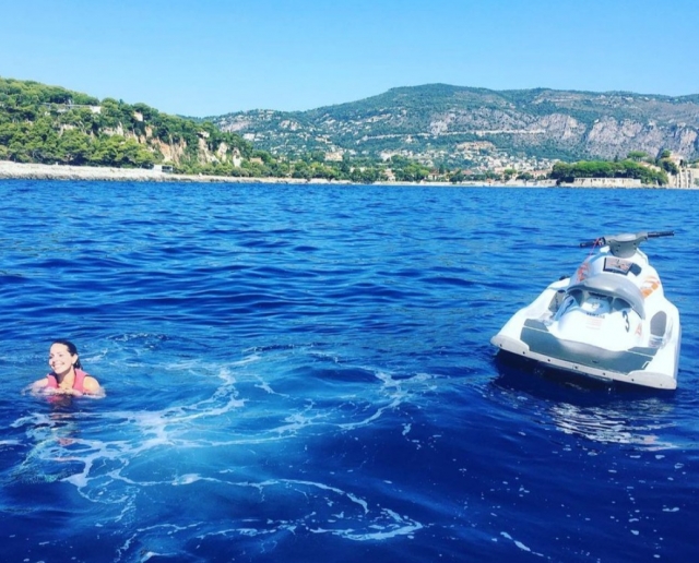 Moment de baignade en pleine session de jet ski