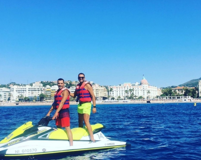 Sortie amusante entre amis sur un jet ski