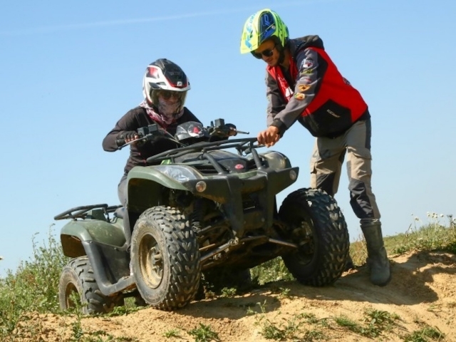  Instructions from the instructor for piloting the quad 