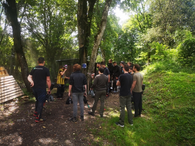  Briefing prima della partita di paintball