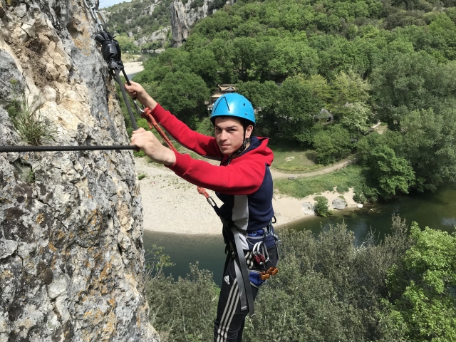 Escalade avec vue sur la rivière