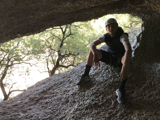  Visitante de una cueva 