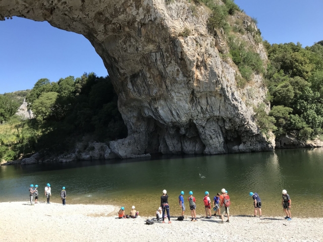  Descanso al pie del Arco 